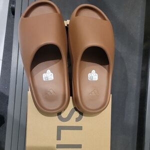 Men's yeezy slides size 10